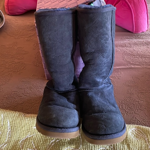 Uggs Size 7 boots - Picture 1 of 3